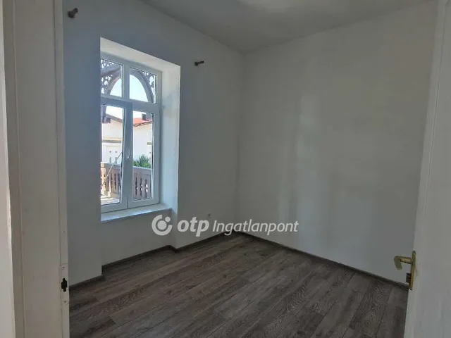Eladó lakás Tápiószele 66 nm