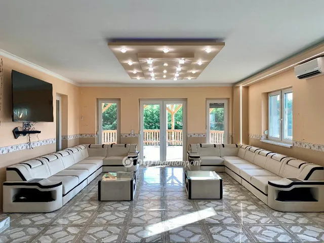 Eladó üdülő és hétvégi ház Kecskemét 230 nm