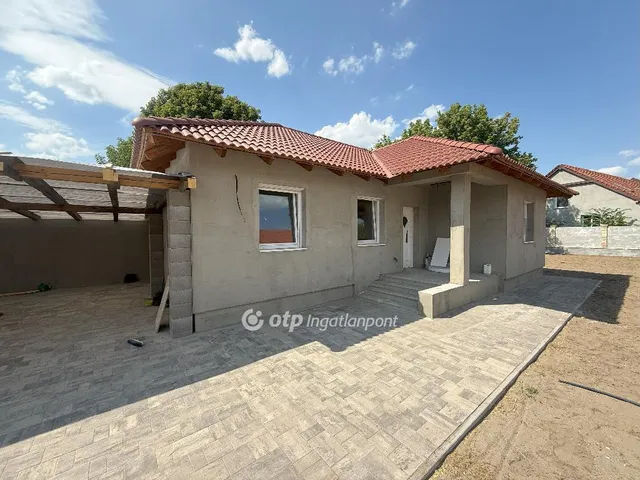 Eladó ház Tiszakécske 75 nm