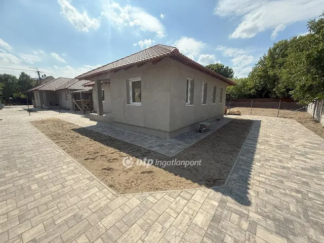 Eladó ház Tiszakécske 75 nm