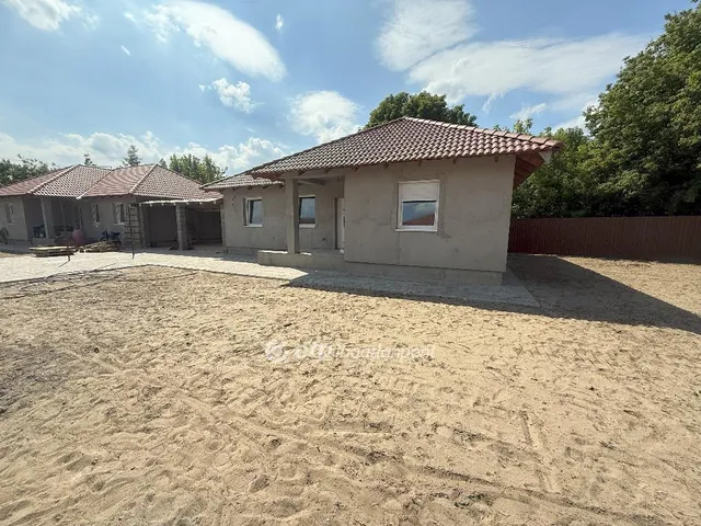 Eladó ház Tiszakécske 75 nm