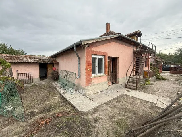 Eladó ház Tiszakécske 52 nm