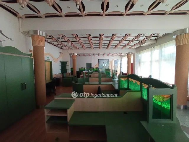 Kiadó kereskedelmi és ipari ingatlan Kecskemét 277 nm