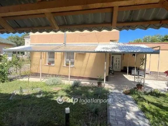Eladó ház Újszász 173 nm