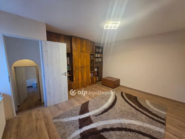 Eladó ház Üröm 100 nm