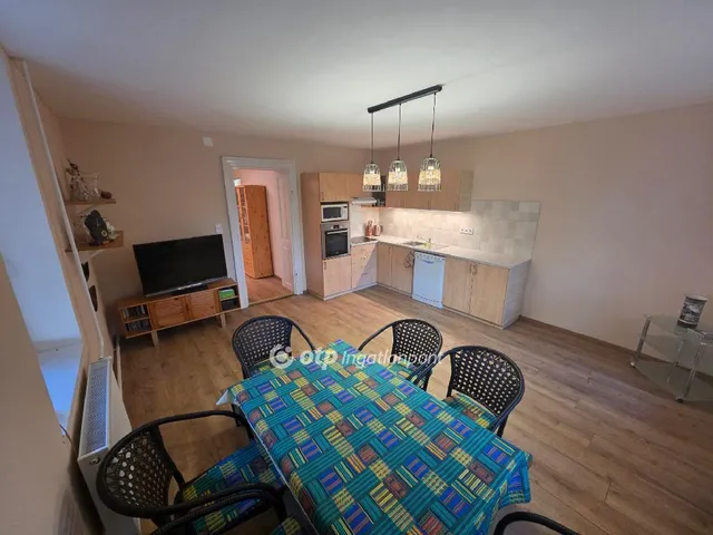 Eladó ház Üröm 100 nm