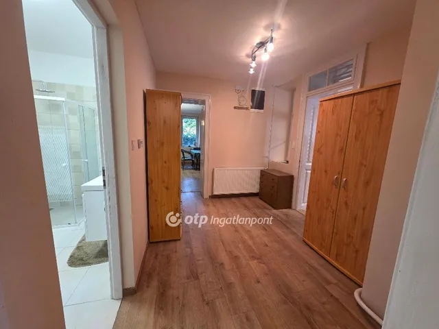 Eladó ház Üröm 100 nm