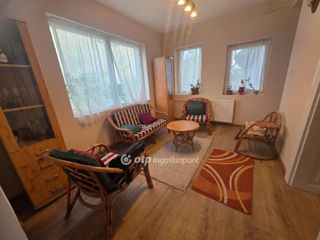 Eladó ház Üröm 100 nm