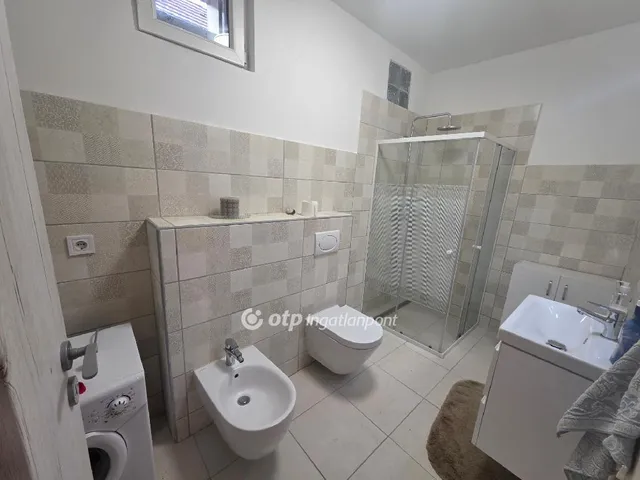 Eladó ház Üröm 100 nm