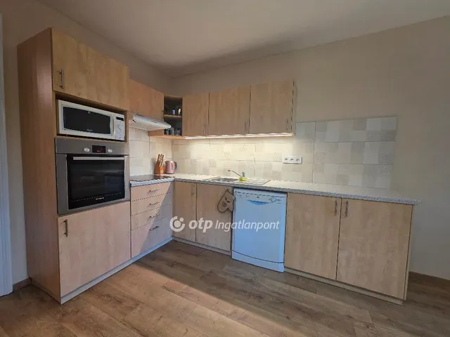 Eladó ház Üröm 100 nm