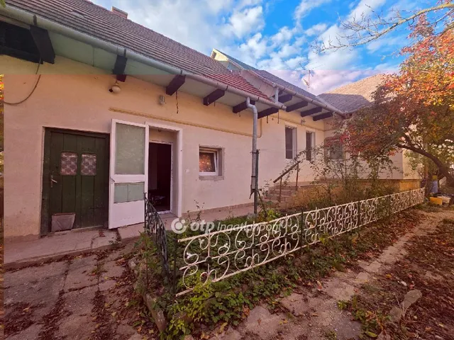 Eladó ház Üröm 100 nm