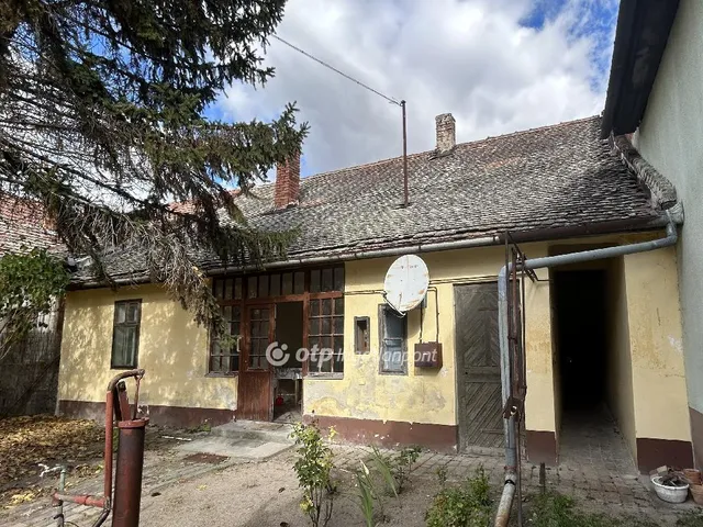 Eladó ház Kocsér 73 nm