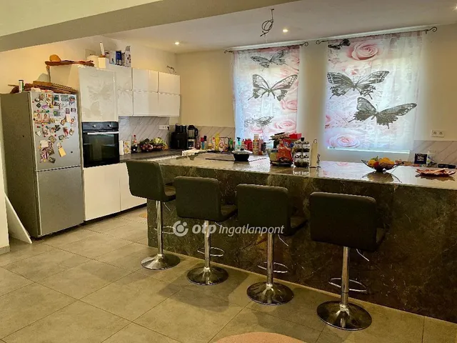 Eladó ház Cegléd 187 nm