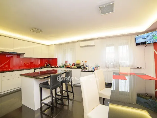 Eladó ház Cegléd 160 nm