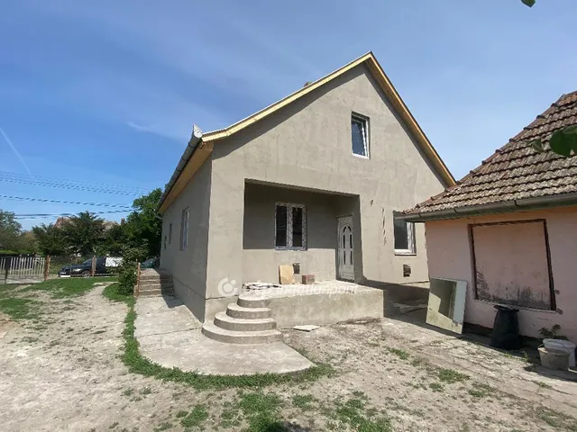 Eladó ház Újszász 107 nm