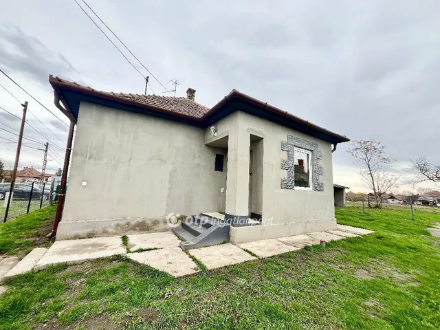 Eladó ház Újszász 63 nm