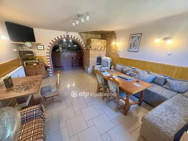 Eladó ház Tiszakécske 180 nm