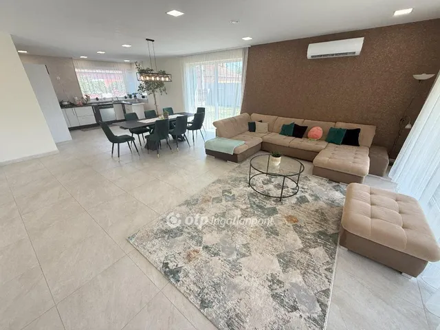 Eladó ház Lakitelek 178 nm