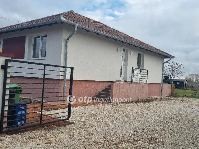 Eladó ház Táborfalva 92 nm