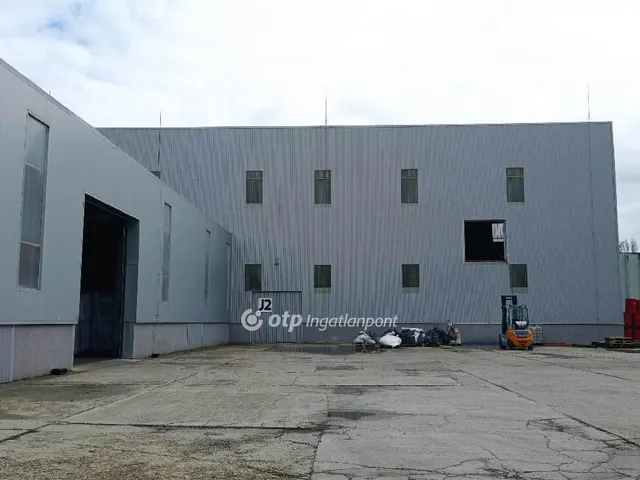 Kiadó kereskedelmi és ipari ingatlan Kecskemét 462 nm