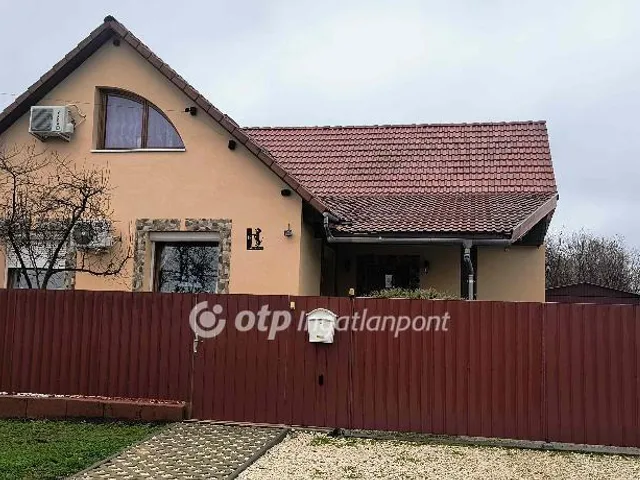 Eladó ház Tápiószele 170 nm
