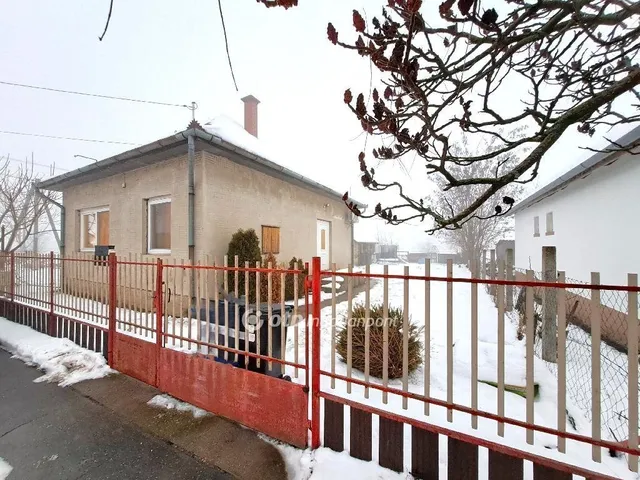 Eladó ház Törtel 68 nm