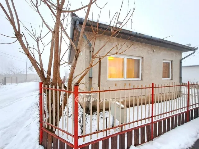 Eladó ház Törtel 68 nm