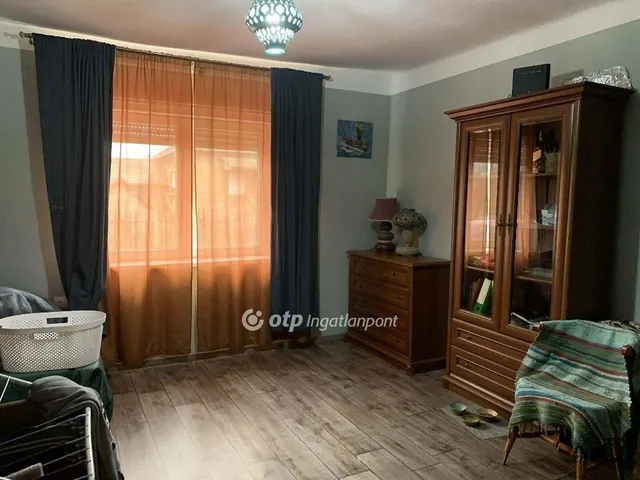 Eladó ház Törtel 81 nm