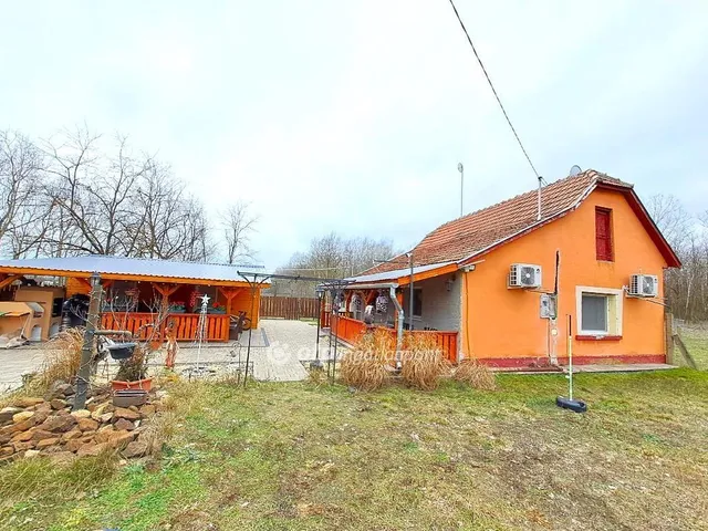 Eladó mezőgazdasági ingatlan Nagykőrös 66 nm