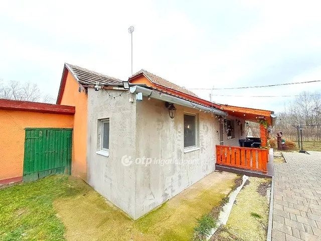 Eladó mezőgazdasági ingatlan Nagykőrös 66 nm