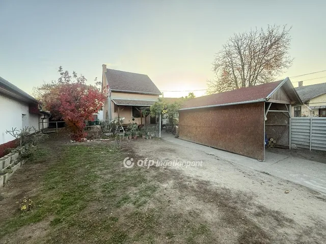 Eladó ház Tiszakécske 74 nm