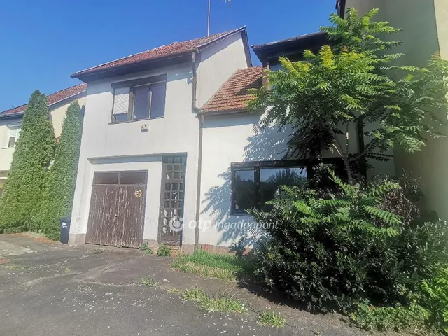 Eladó lakás Békéscsaba 139 nm