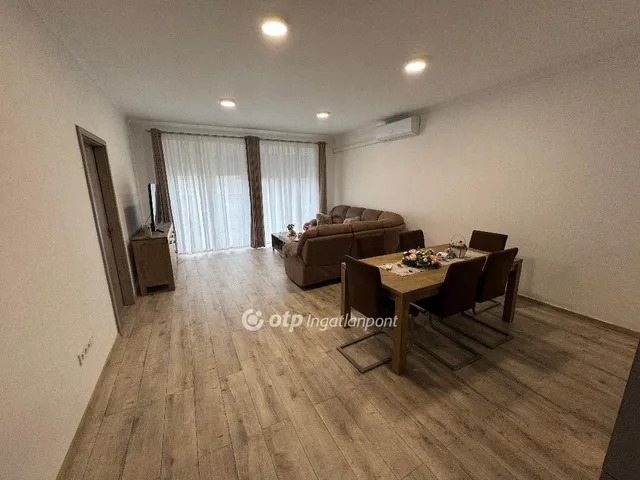 Eladó lakás Cegléd 72 nm