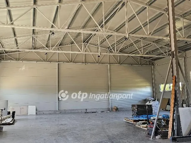 Eladó kereskedelmi és ipari ingatlan Kecskemét 13305 nm