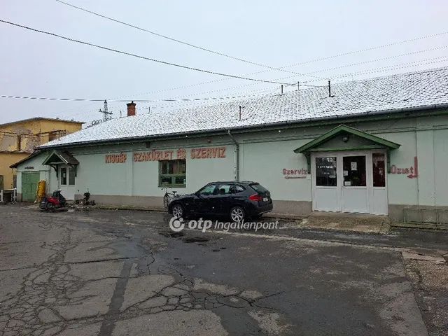 Eladó kereskedelmi és ipari ingatlan Békéscsaba 312 nm