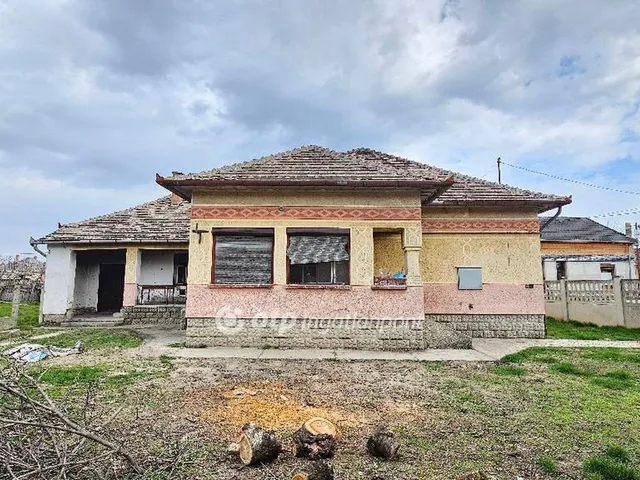 Eladó ház Csépa 96 nm