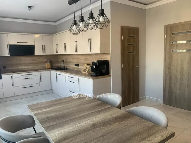 Eladó ház Cegléd 180 nm