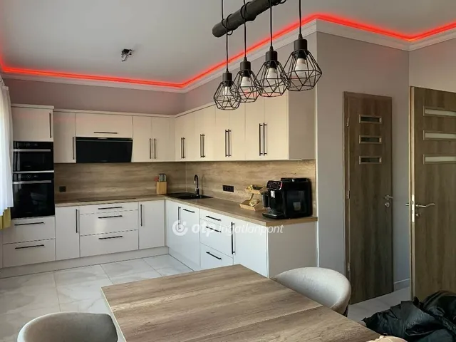 Eladó ház Cegléd 180 nm