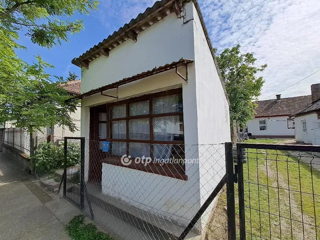 Eladó ház Törtel 150 nm