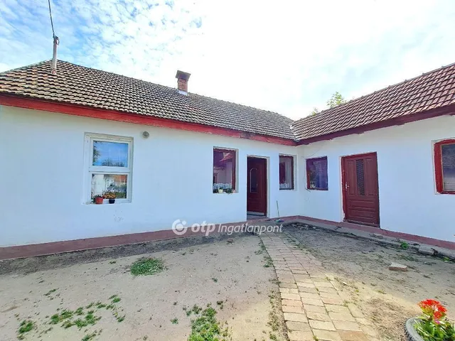 Eladó ház Törtel 150 nm