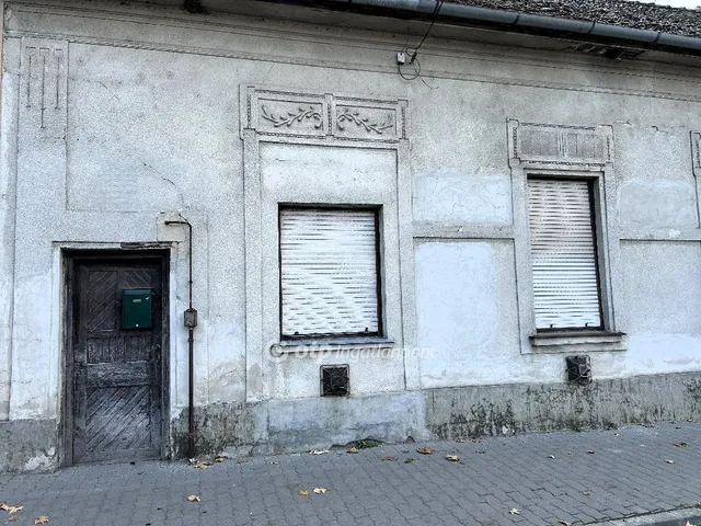 Eladó ház Kocsér 73 nm