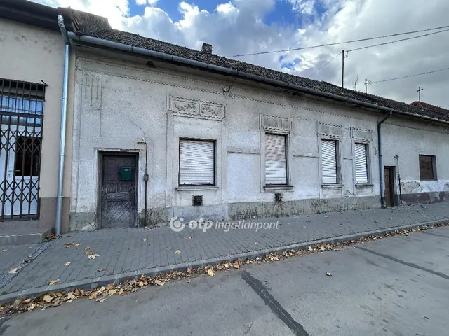 Eladó ház Kocsér 73 nm