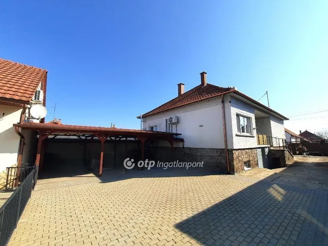 Eladó ház Nagykőrös, Tormás 255 nm