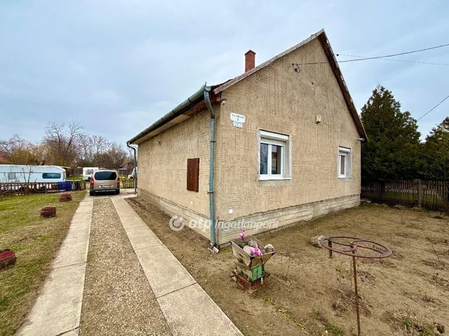 Eladó ház Nyársapát 70 nm