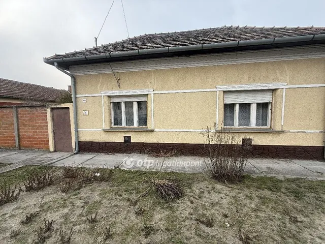 Eladó ház Tiszakécske 75 nm