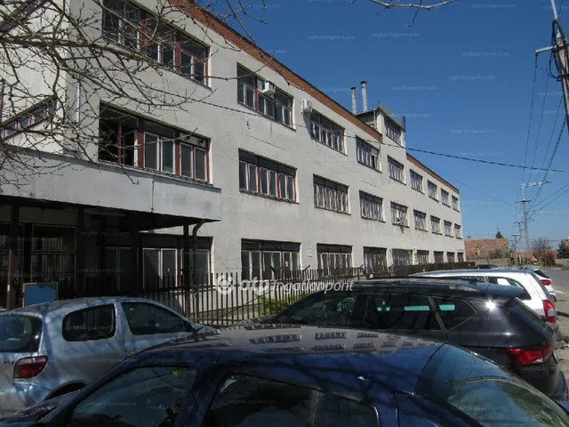 Eladó kereskedelmi és ipari ingatlan Nagykőrös 7032 nm