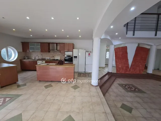 Eladó ház Budapest XVIII. kerület, Szent Lőrinc telep 448 nm