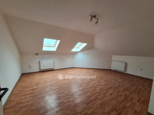 Eladó ház Budapest XVIII. kerület, Szent Lőrinc telep 448 nm