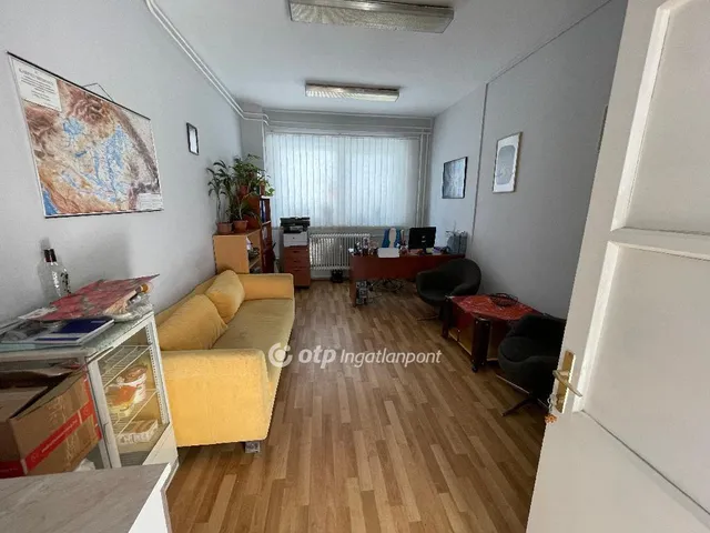 Eladó kereskedelmi és ipari ingatlan Dunaújváros 1052 nm