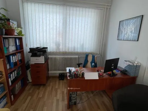 Eladó kereskedelmi és ipari ingatlan Dunaújváros 1052 nm